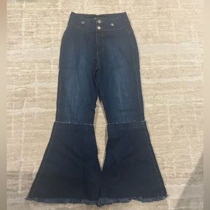 wide leg jeans/ flared